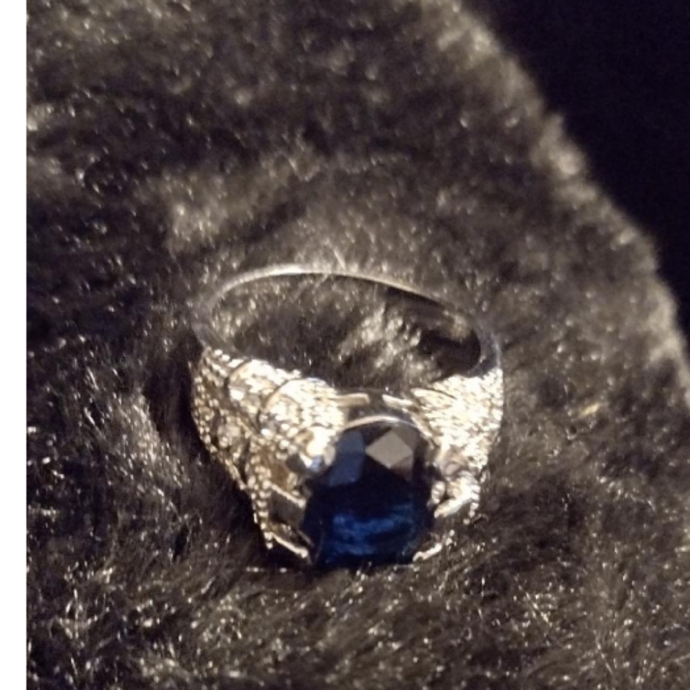 10 kt Platinum Sapphire and cluster Ring